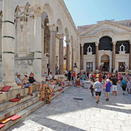 Nice Apartment In Split With Kitchen ภายนอก รูปภาพ